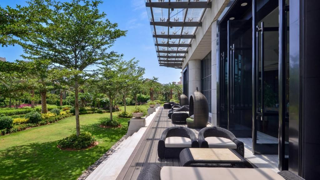 Holiday Inn Haikou West Coast by IHG фото 38