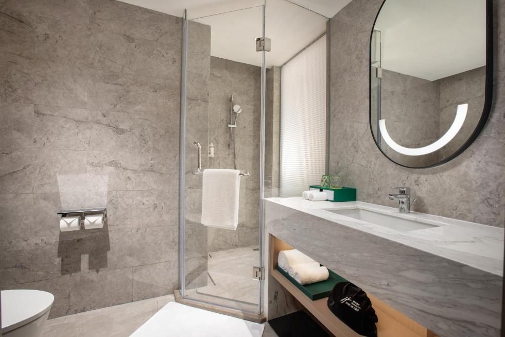 Holiday Inn Shanghai Nanjing Road, an IHG Hotel фото 36