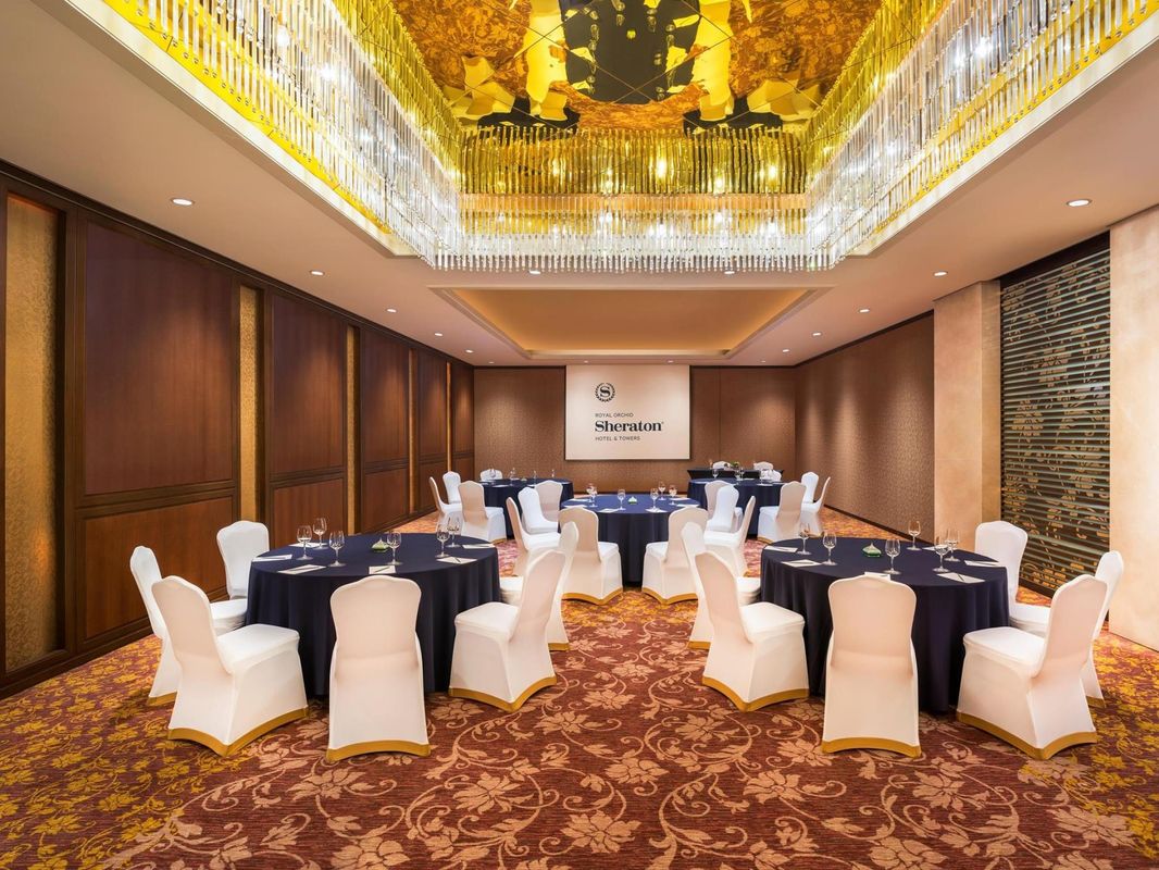 Royal Orchid Sheraton Hotel & Towers фото 35
