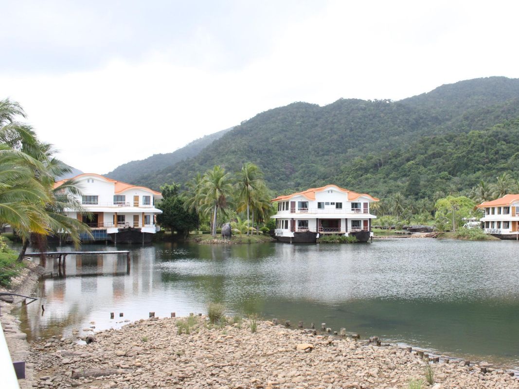 Aunchaleena Beach Front Resort фото 25