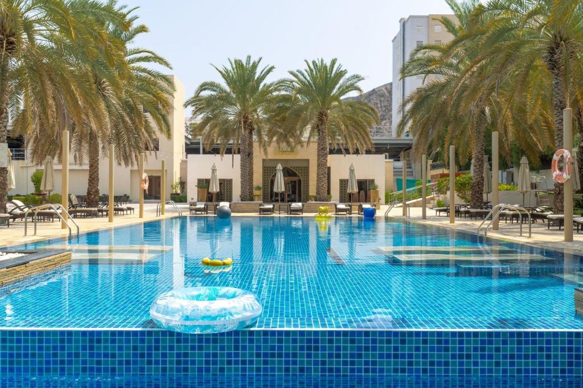 Sheraton Oman Hotel фото 1