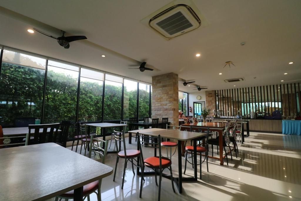 S4 Naiyang Beach Phuket фото 8