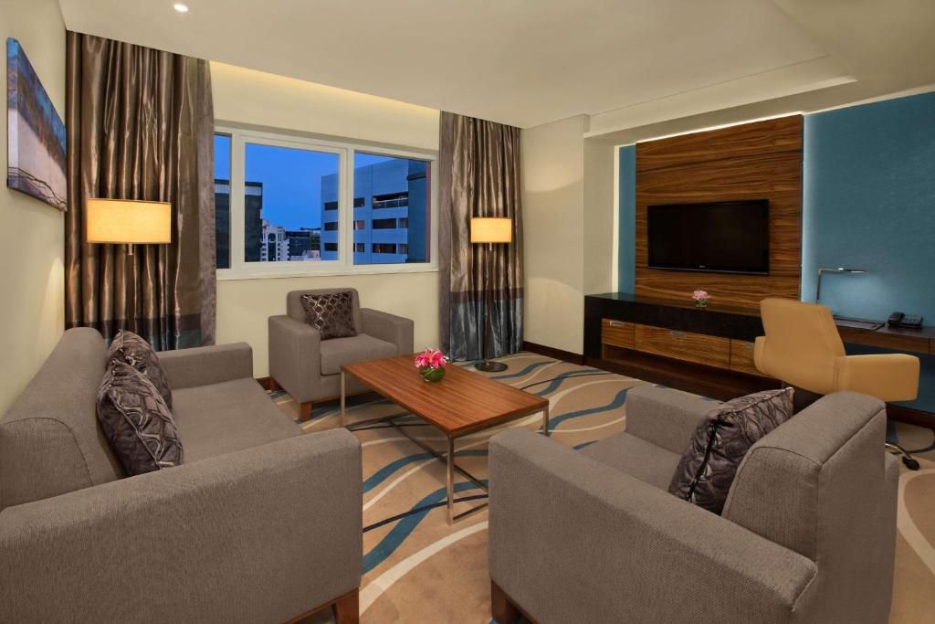 DoubleTree by Hilton Hotel and Residences Dubai Al Barsha фото 44