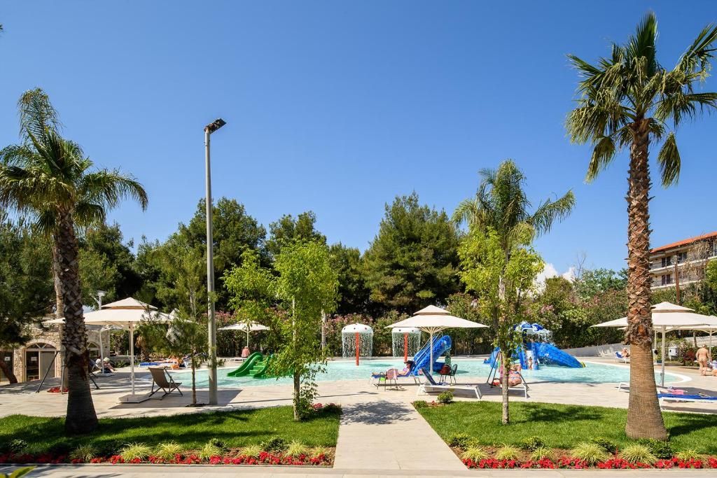 Portes Beach Hotel фото 30