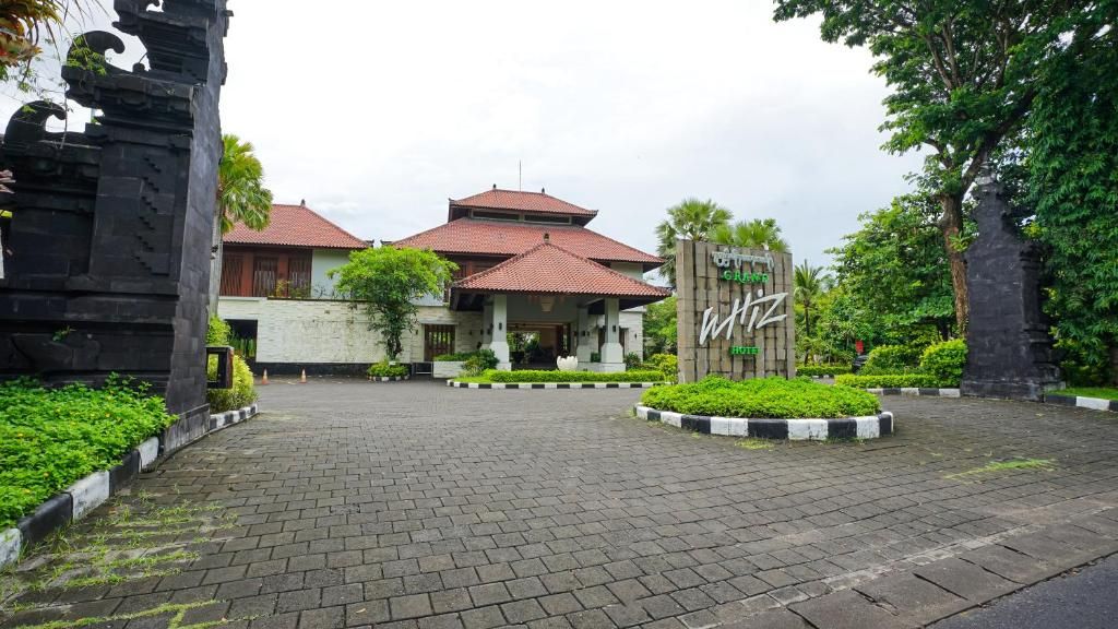 Grand Whiz Hotel Nusa Dua фото 35