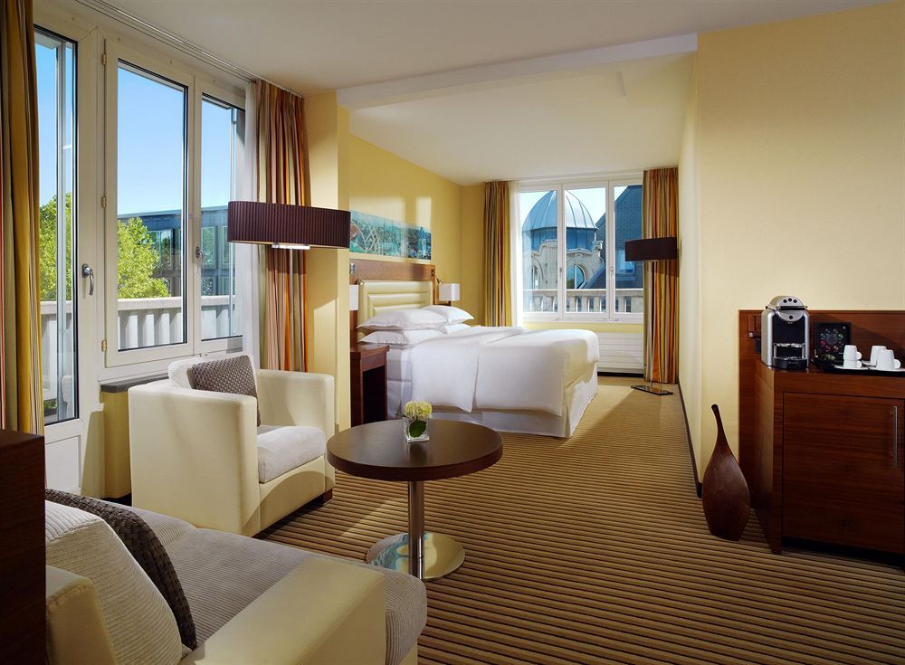 Sheraton Zürich Neues Schloss Hotel фото 32
