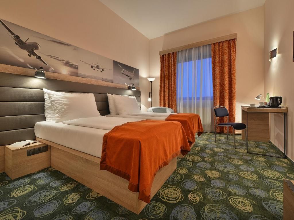 Ramada Airport Hotel Prague фото 48