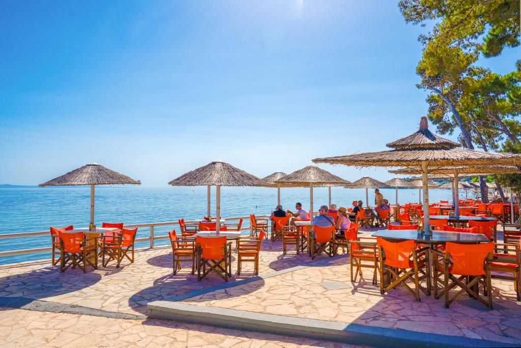 Castello Beach Hotel фото 28