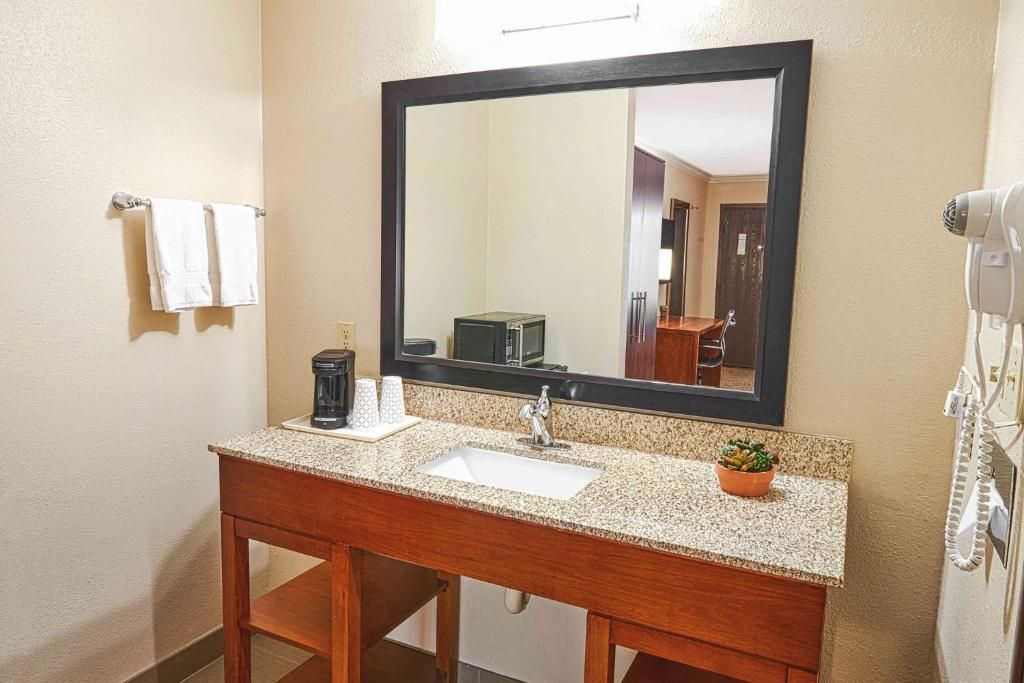 Comfort Inn Near Old Town Pasadena in Eagle Rock CA фото 73