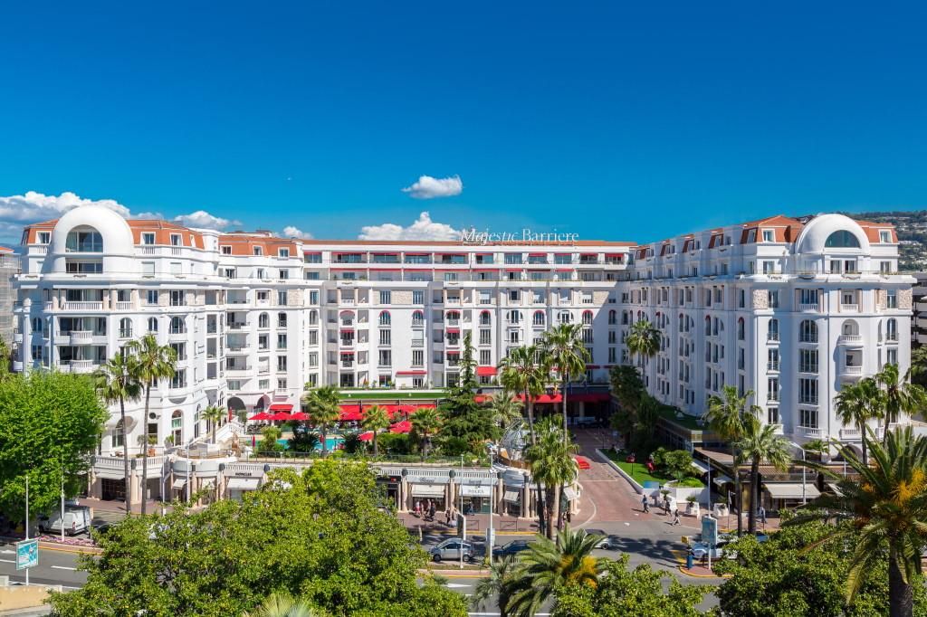 Hôtel Barrière Le Majestic Cannes фото 3