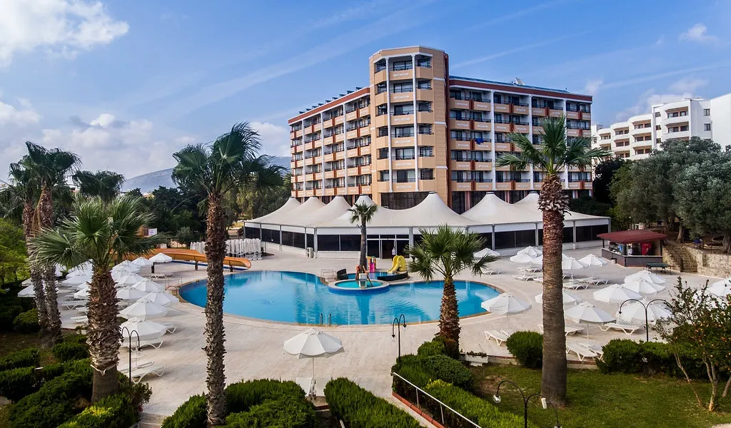 The Holiday Resort фото 0