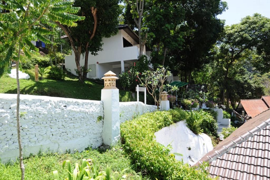 Karon Cliff Bungalows фото 12