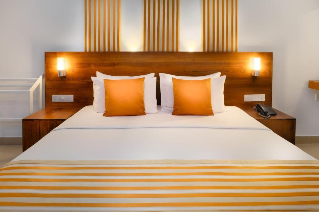 Camelot Beach Hotel фото 2