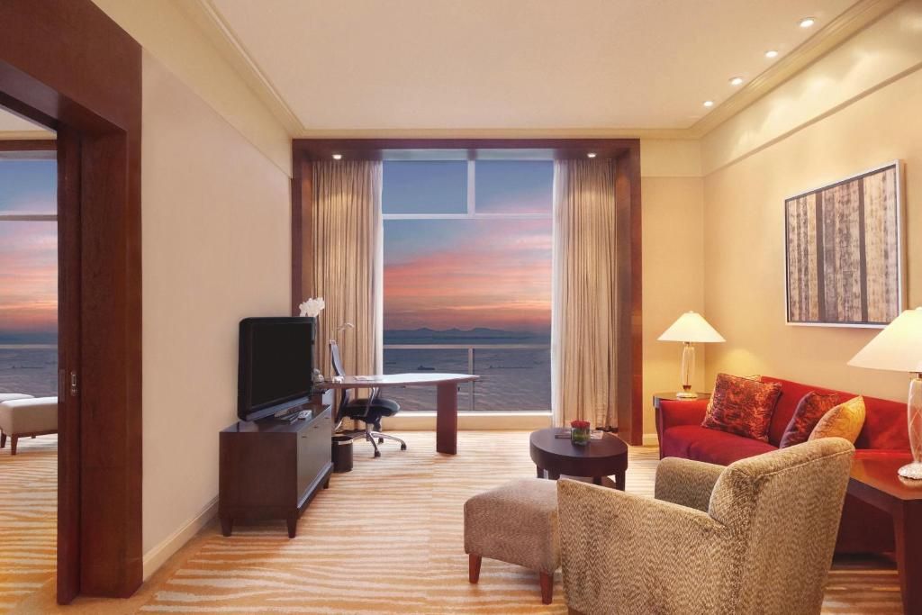 New Coast Hotel Manila фото 3