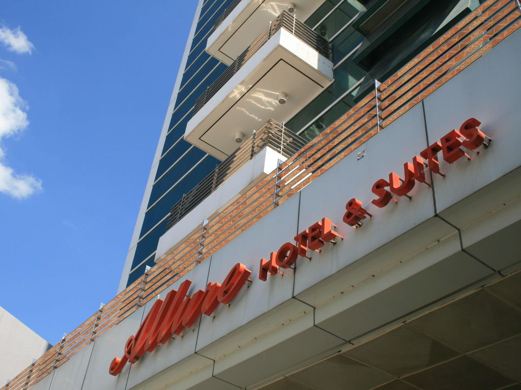 Allure Hotel & Suites фото 3