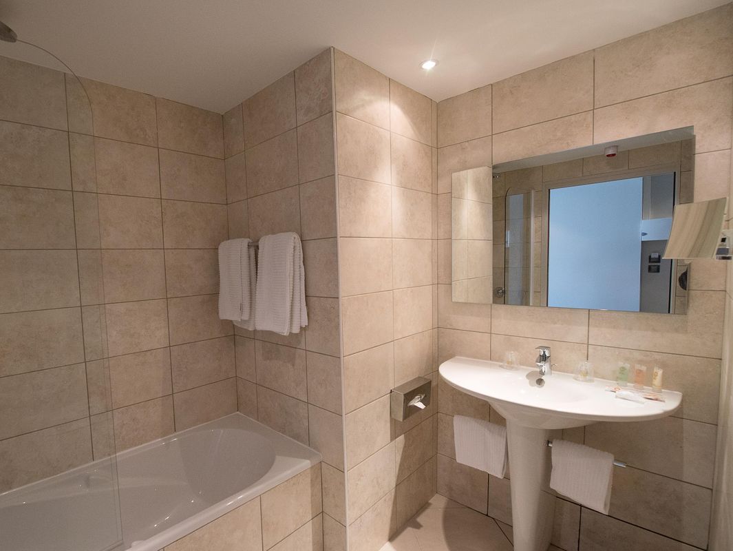 Best Western Plus Le Patio des Artistes Wellness Jacuzzi фото 2