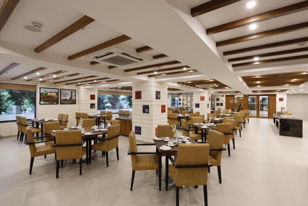 Sobit Sarovar Portico фото 22