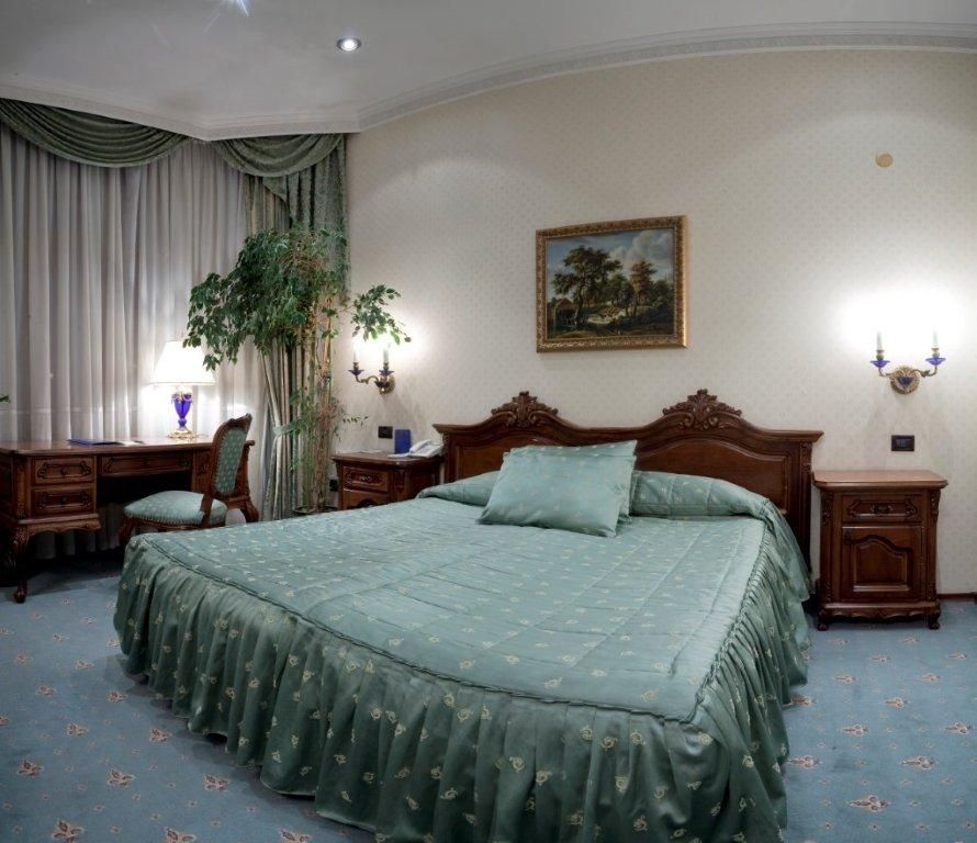 Grand Hotel London фото 3