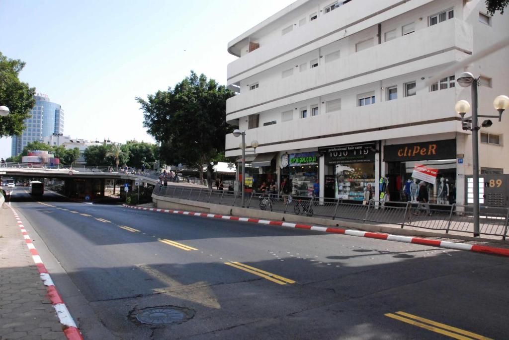 The White House Hotel At Dizengoff Square фото 12