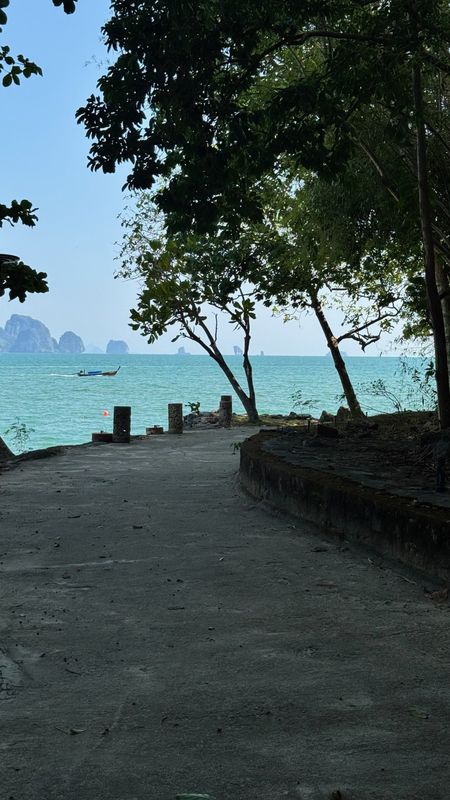 Avani Ao Nang Cliff Krabi Resort фото 32