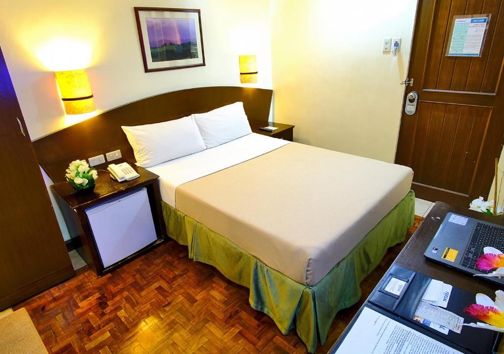 Fersal Hotel Manila фото 18