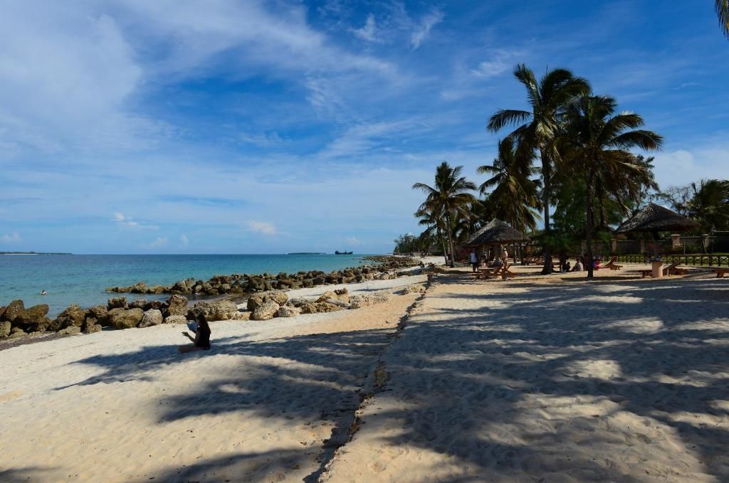 Ledger Plaza Bahari Beach фото 19