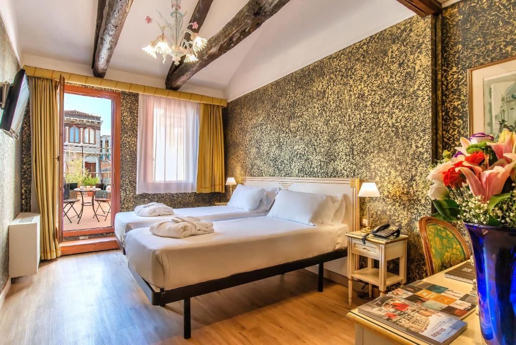 Hotel La Fenice et Des Artistes фото 32