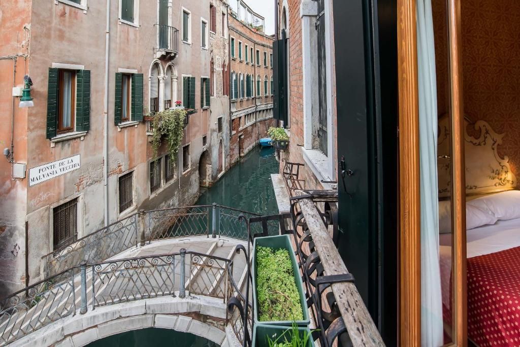 Hotel La Fenice et Des Artistes фото 11