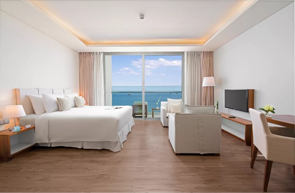 A La Carte Danang Beach фото 3