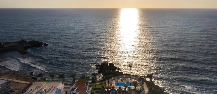 Фото отеля Vrachia Beach Hotel & Suites