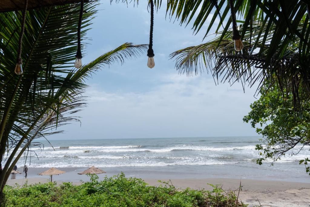Amadi Beach Front Resort фото 45