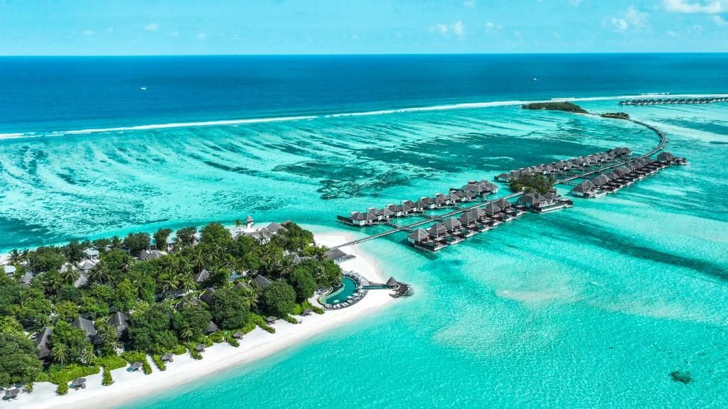 Four Seasons Resort Maldives at Kuda Huraa фото 38