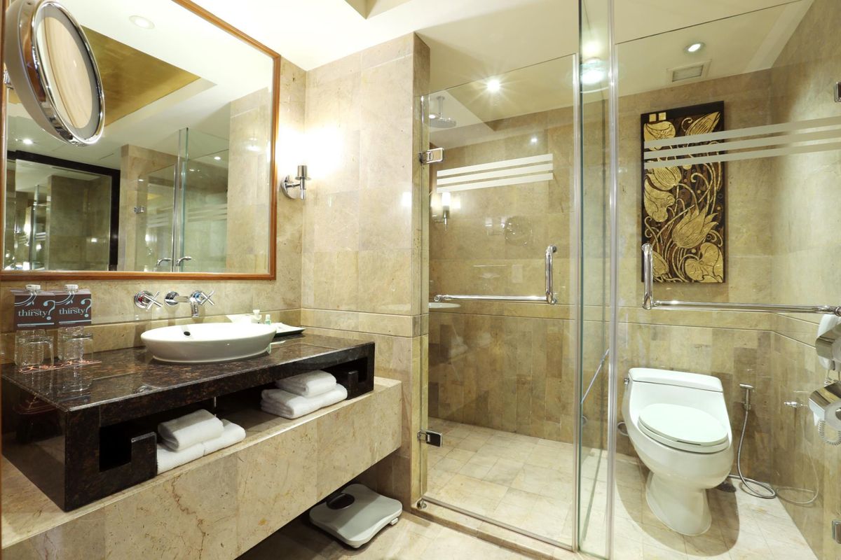 Royal Orchid Sheraton Hotel & Towers фото 20