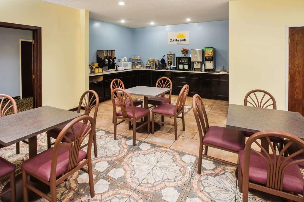 Days Inn & Suites by Wyndham Harvey / Chicago Southland фото 7