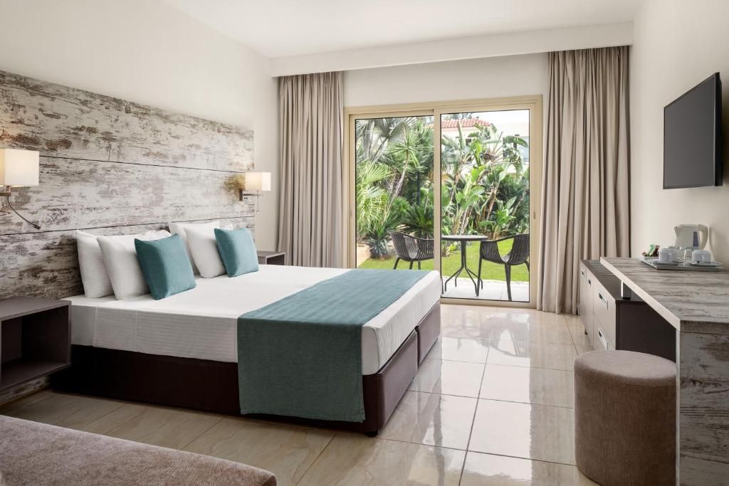 Ramada Hotel & Suites by Wyndham Ayia Napa фото 13