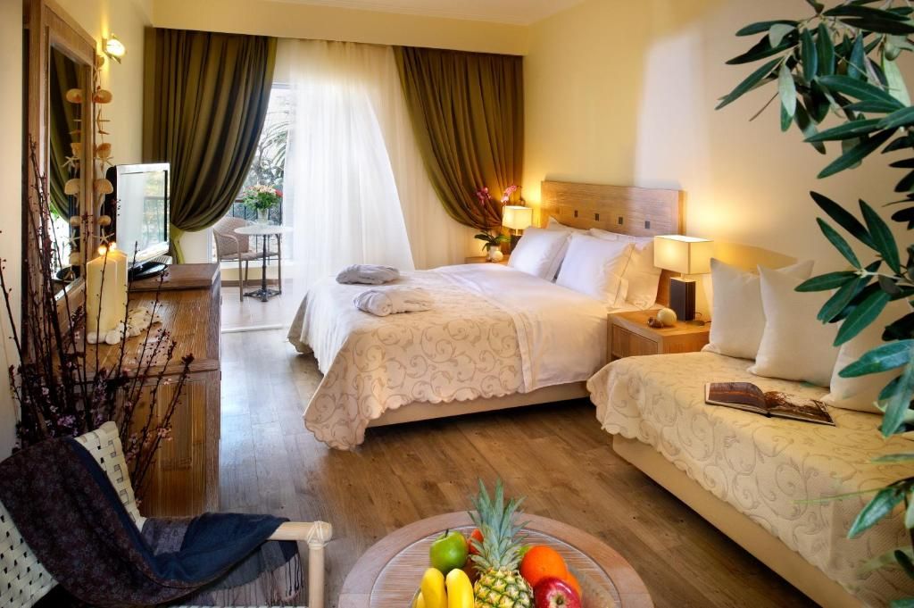 Portes Beach Hotel фото 0