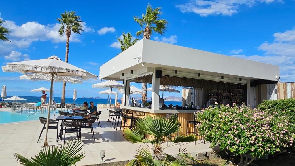 Irina Beach Hotel & Apartments фото 11