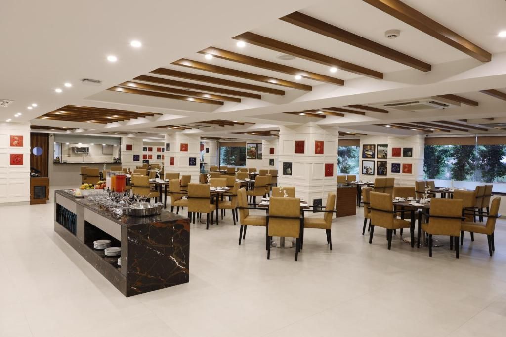 Sobit Sarovar Portico фото 21