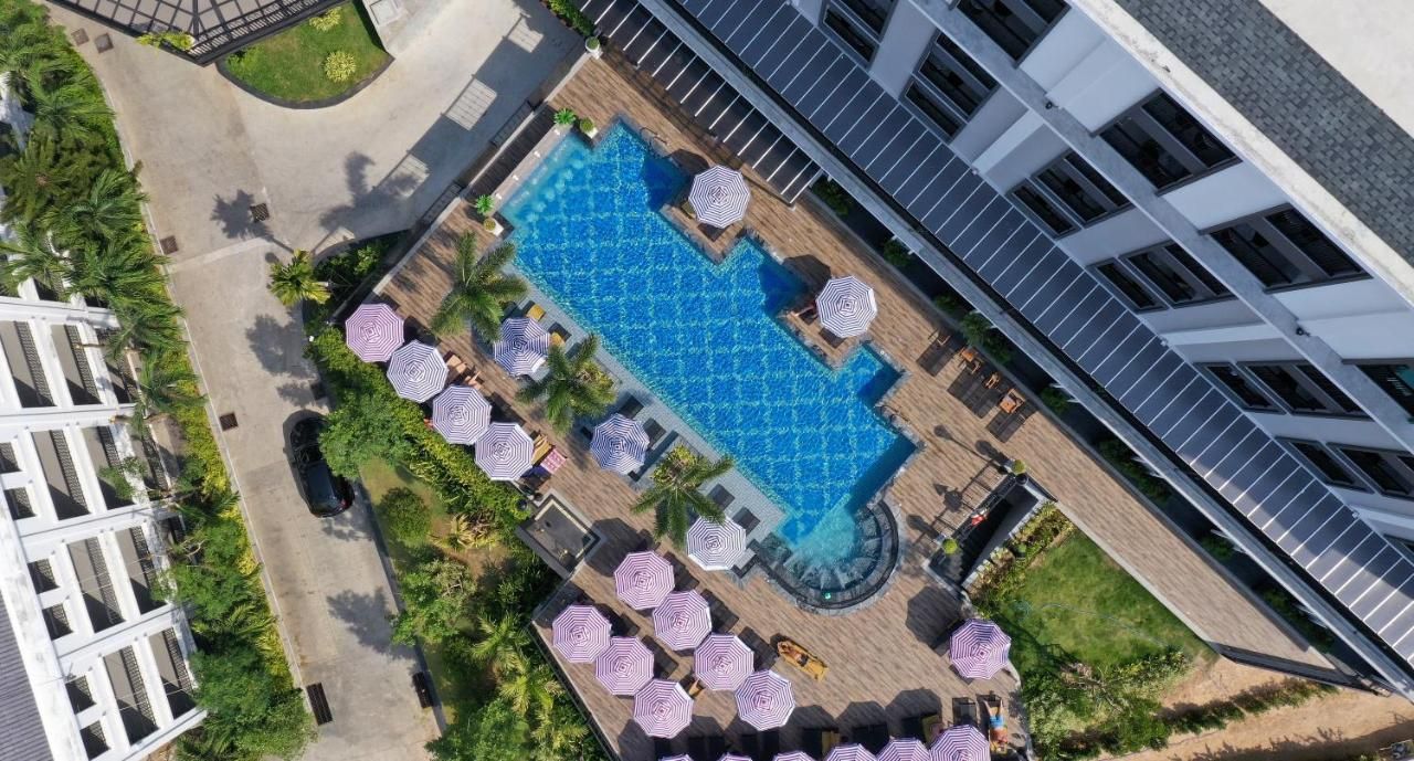 Sawaddi Patong Resort & Spa by Tolani фото 9
