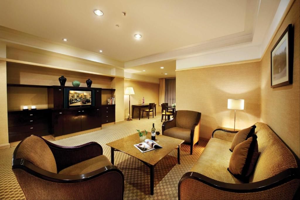 Pacific Regency Hotel Suites фото 32