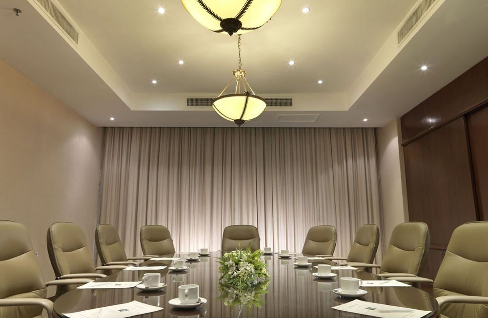 Ambassador Row Hotel Suites by Lanson Place фото 42