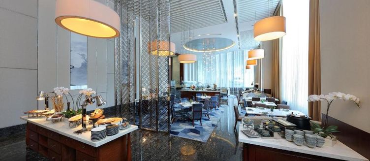 Фото отеля Makati Diamond Residences