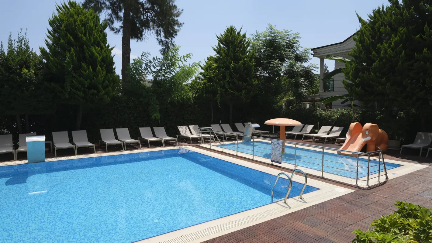 Ambassador Plaza Hotel фото 7