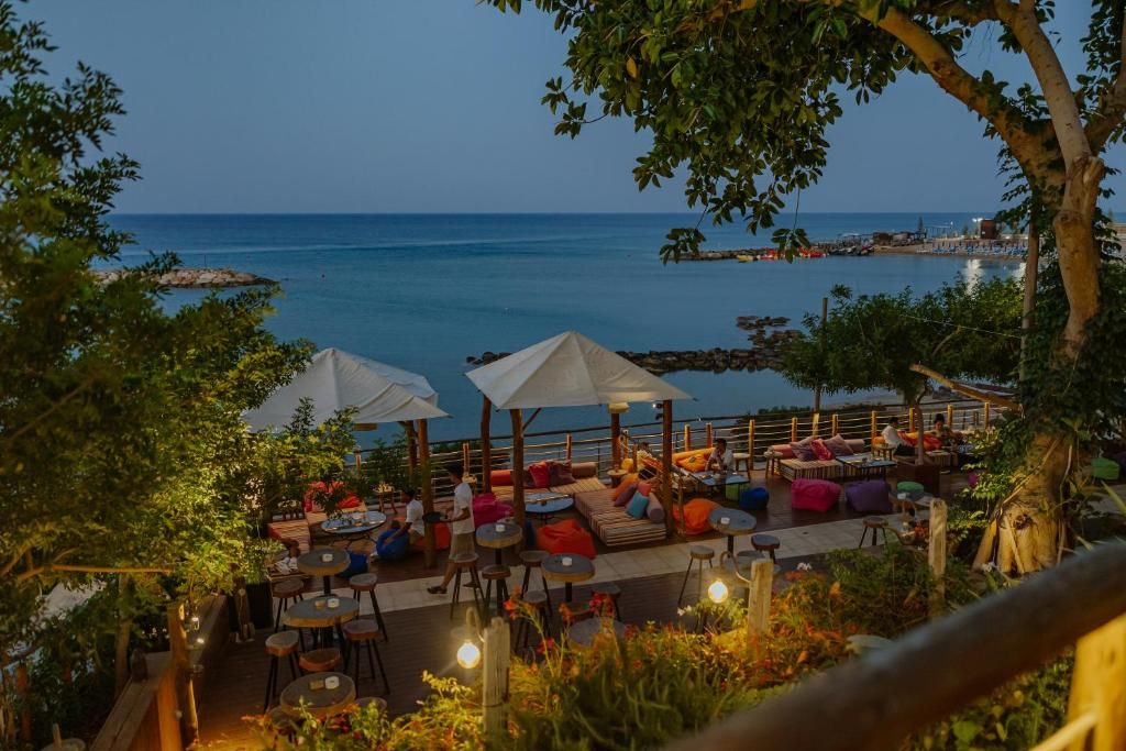Golden Coast Beach Hotel фото 42