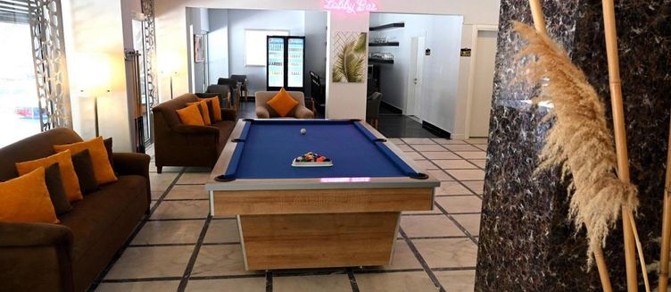 Фото отеля Roxx Royal Hotel