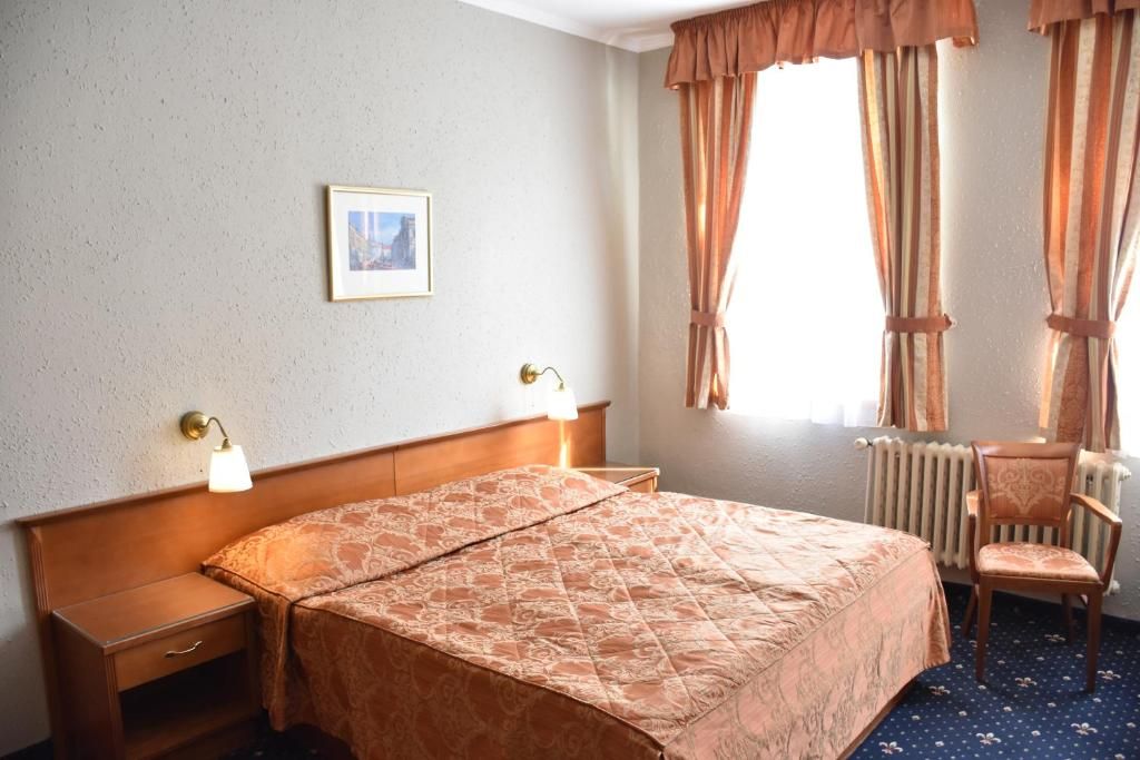 Hotel Arbes фото 0