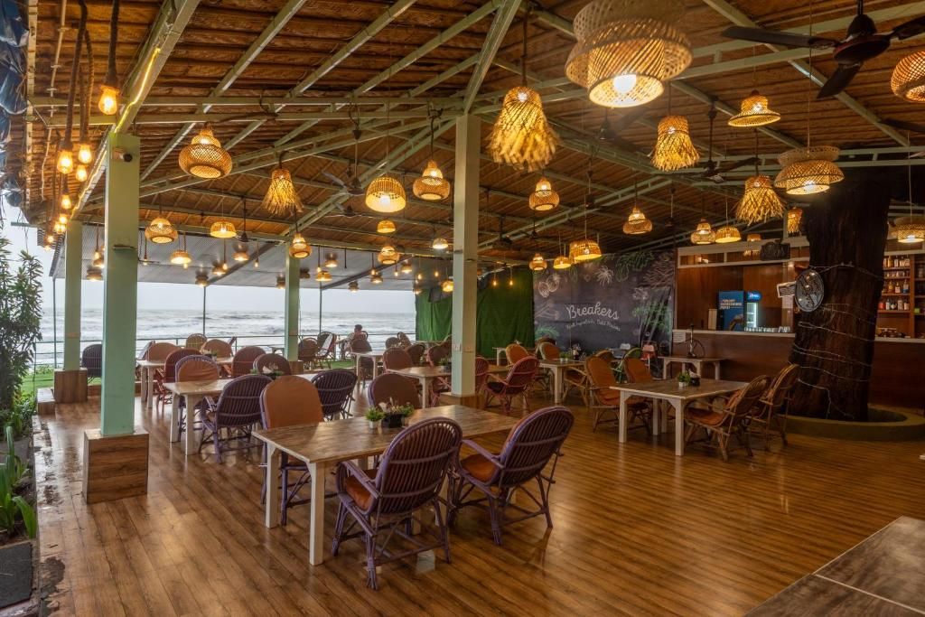 Amadi Beach Front Resort фото 43