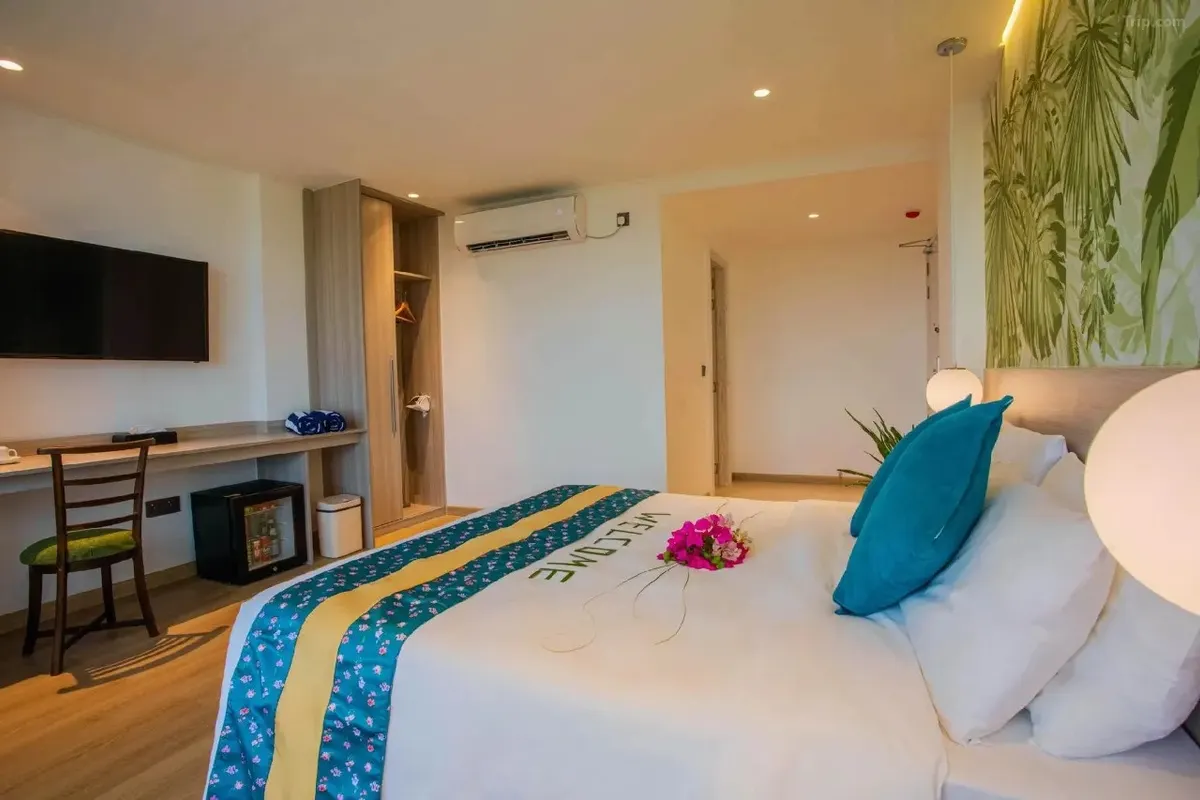 Beach Hotel Guraidhoo фото 1