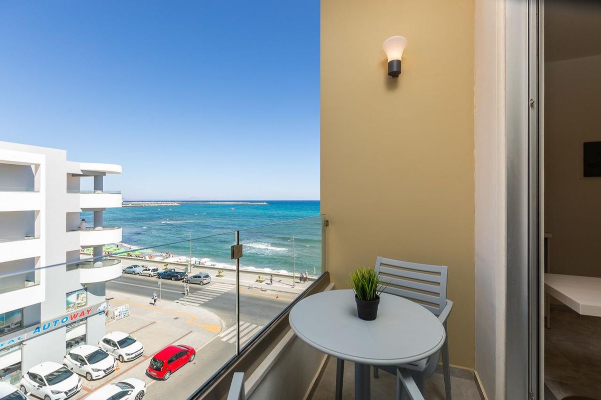 Meltemi Coast Suites фото 0