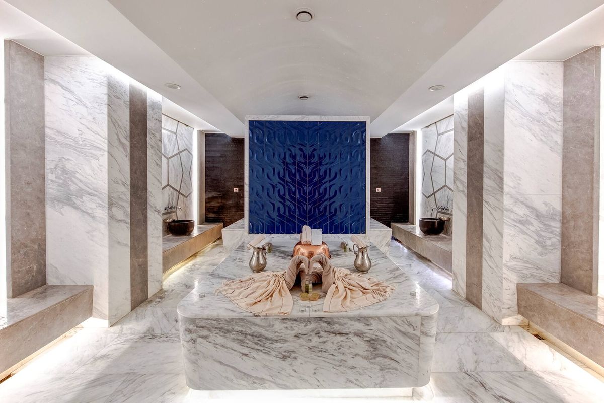 DoubleTree by Hilton Istanbul - Piyalepasa фото 10